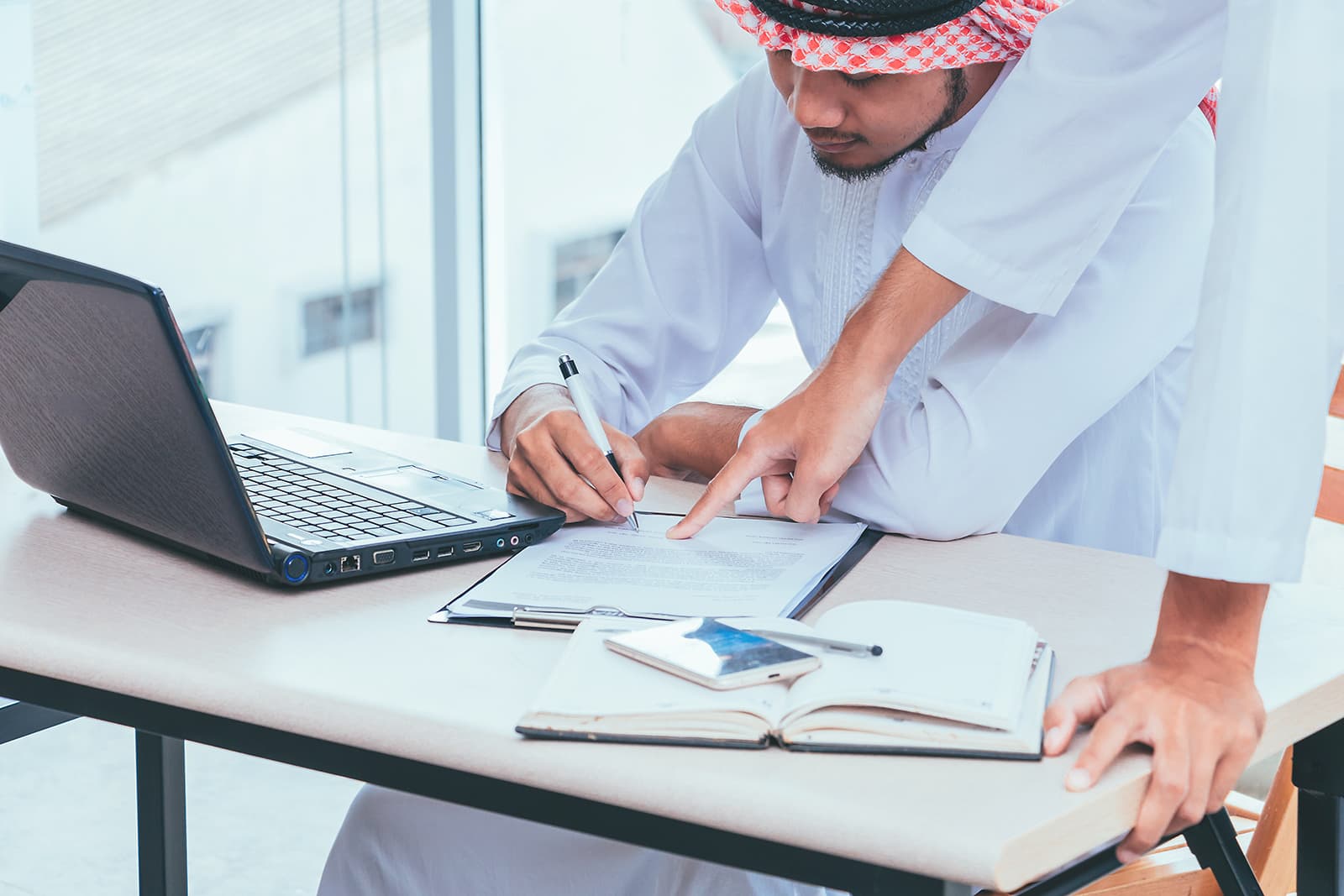 معقب مكتب العمل